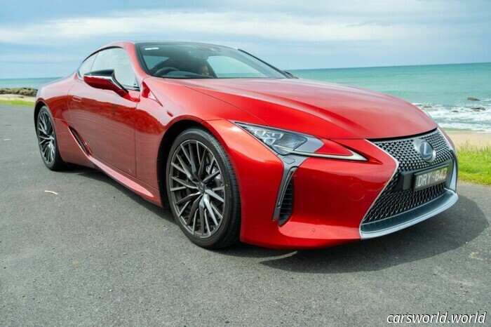 Diez años después, el Lexus LC500 V8 sigue haciendo que el futuro parezca sobrevalorado | Reseña | Carscoops